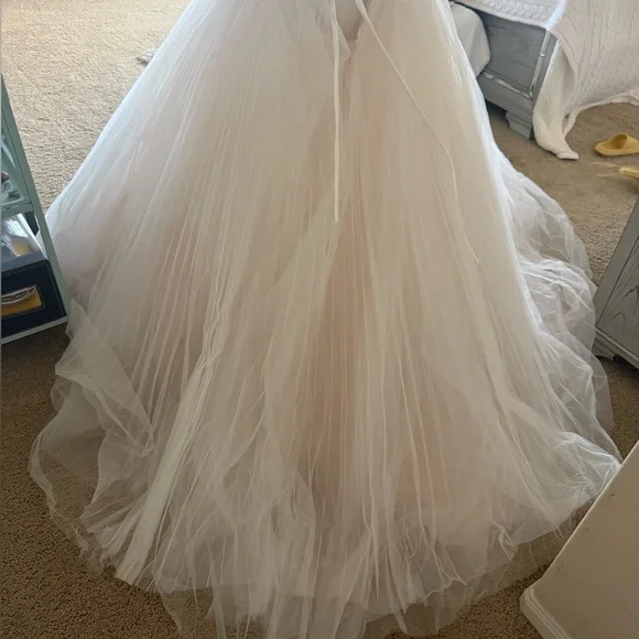 Wedding Dress - Picture 6 of 8